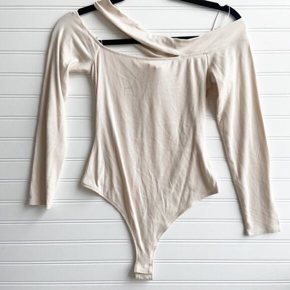 Le Lis S Cream Tan Ribbed Knit Cutout Long Sleeve Fitted Thong Bodysuit - Picture 2 of 5